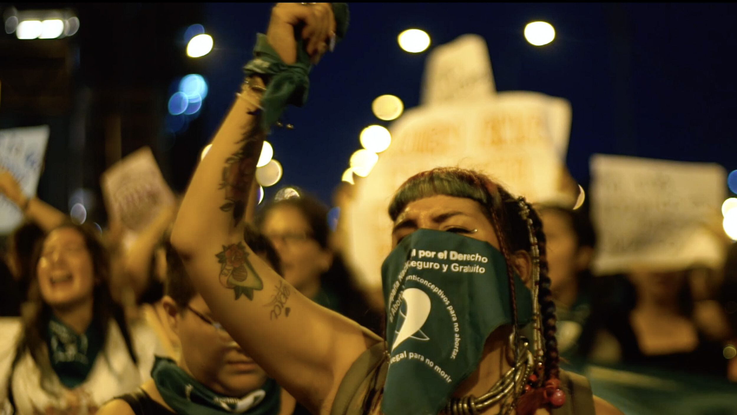 women on a protest in Argentina, fighting to legalise abortion